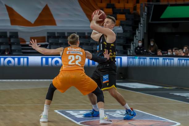 的竞争日益 的竞争日益