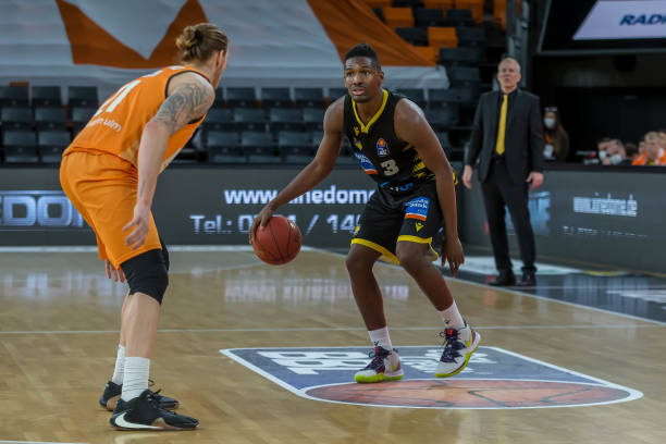 虽然佩莱格 虽然佩莱格